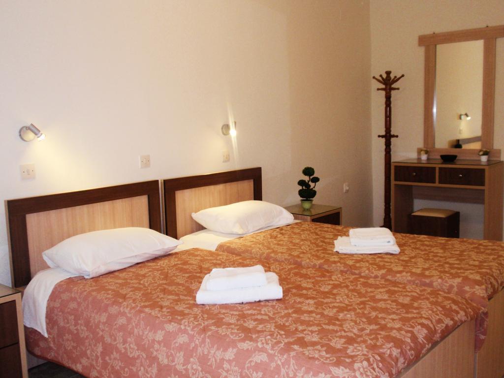 Santa Barbara Lakis Apartments Perivolion Ngoại thất bức ảnh
